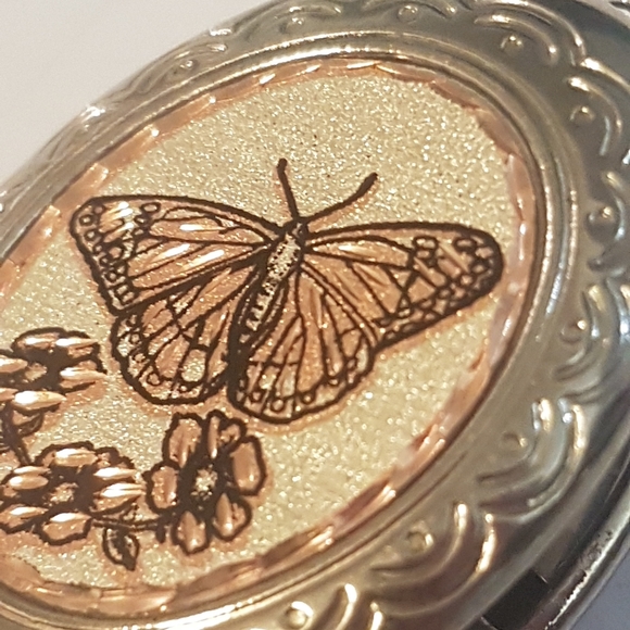 Locket - Picture 13 of 16